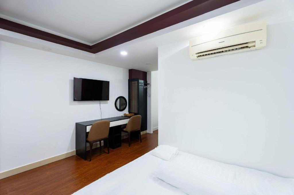 הו צ'י מין סיטי Tuan Viet Hotel Dinh Tien Hoang מראה חיצוני תמונה